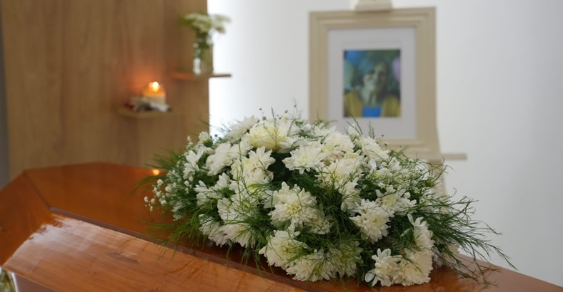 Tradicional con espacio para cenizas