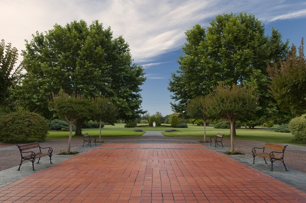 Acceso Jardín de Paz Oeste